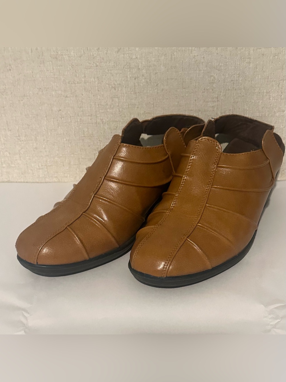 easy street Women's 9 Tan Slip-On Ankle Booties